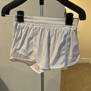 LULULEMON WHITE WORKOUT SHORTS